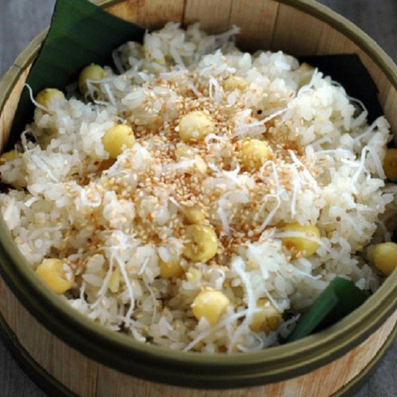 Thành phẩm xôi hạt sen tươi thơm ngon sau khi nấu