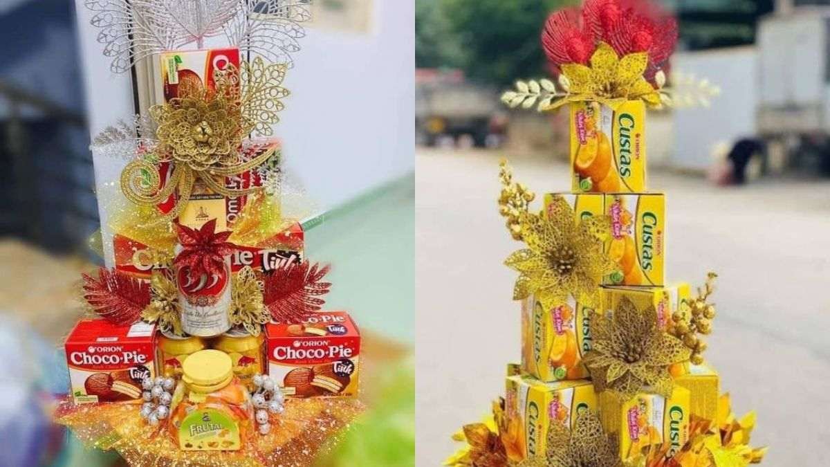 Tháp bánh Tết trang trí hoa và lồng đèn