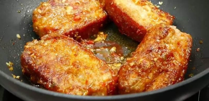 Thịt ba chỉ chiên mắm tỏi ớt đậm đà hương vị