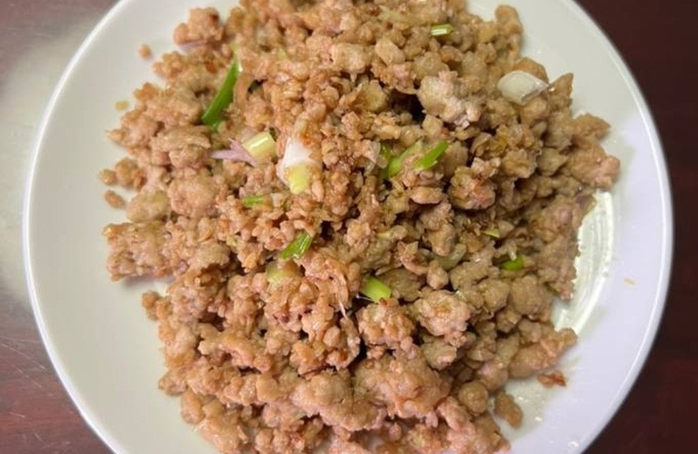 Thịt băm xào sả hành vàng nâu hấp dẫn