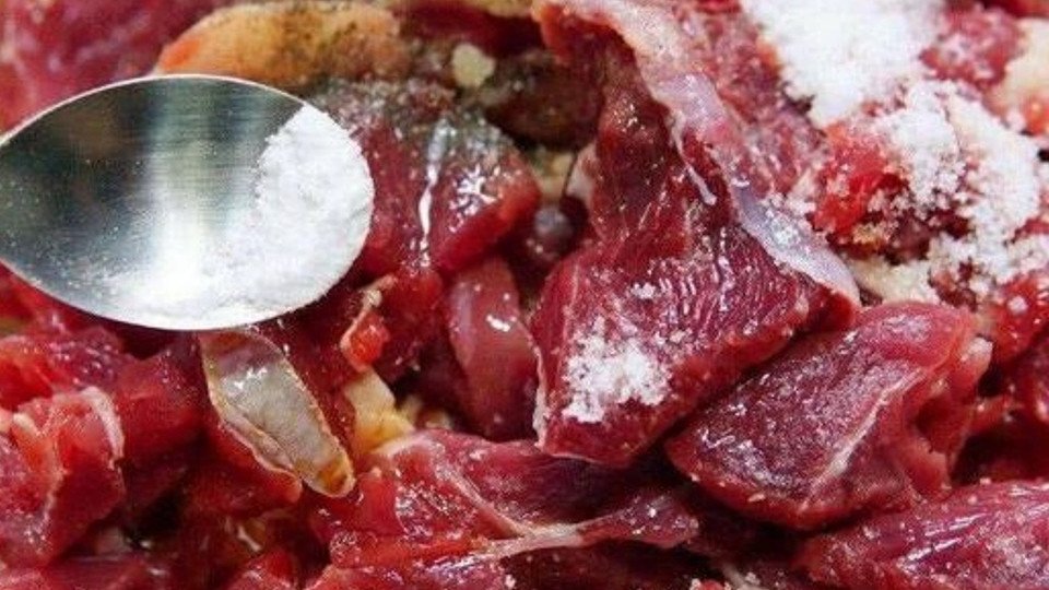 Thịt bò đã thái lát và ướp gia vị