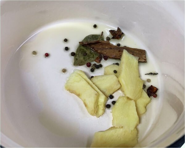 Thịt bò đã thái miếng vuông vức sẵn sàng cho món bò kho