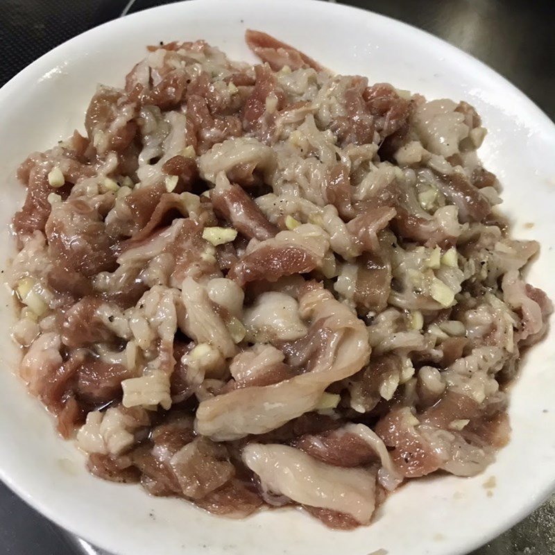 Thịt bò đã ướp sẵn sàng để xào