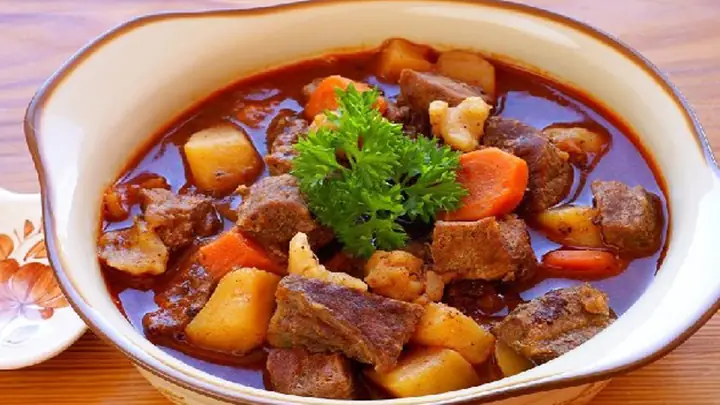 Cách Nấu Thịt Bò Sốt Vang Chuẩn Vị Với Gấc Thơm Ngon