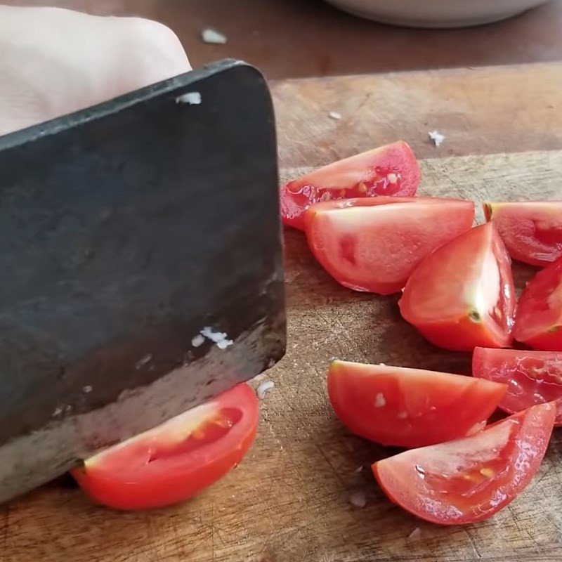 Thịt cá lóc đã được cắt khoanh sẵn sàng cho món lẩu