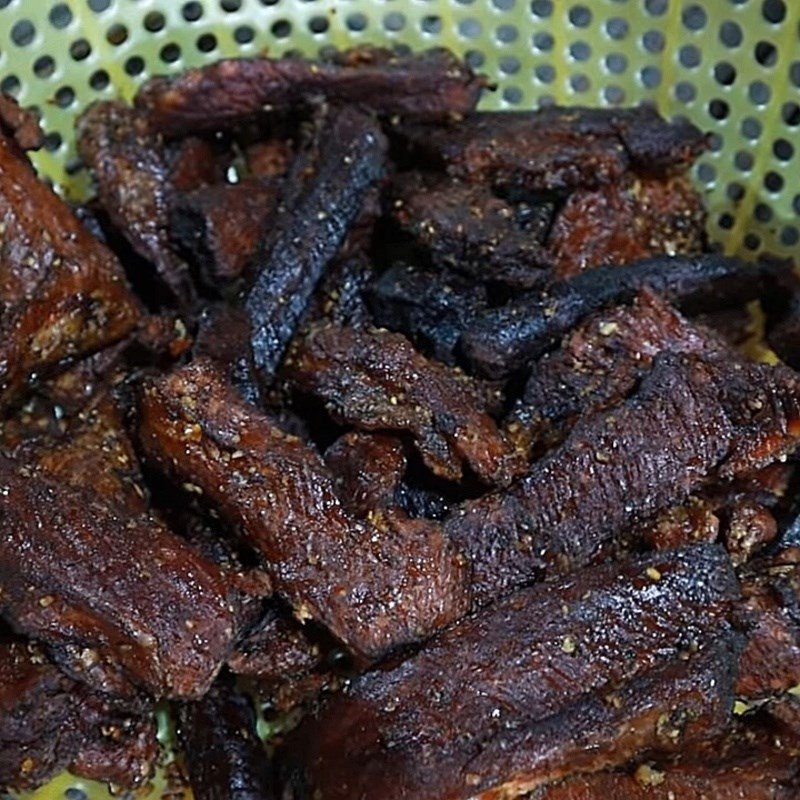 Thịt gác bếp thành phẩm thơm ngon sẵn sàng thưởng thức