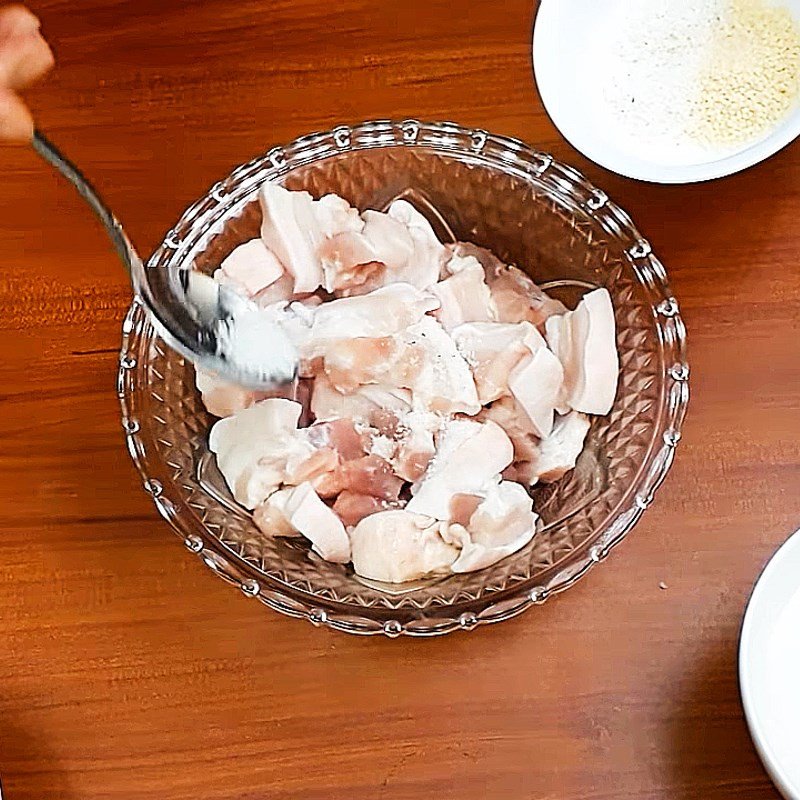 Thịt heo thái lát sẵn sàng cho món xào