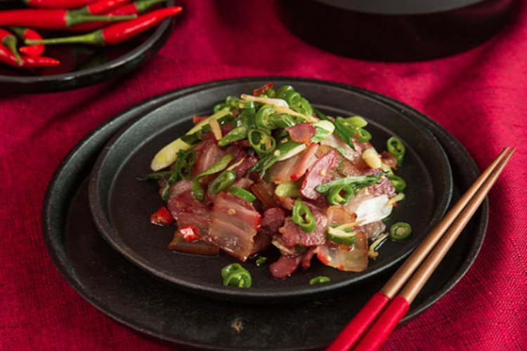 Thịt hun khói hấp gừng thơm ngon