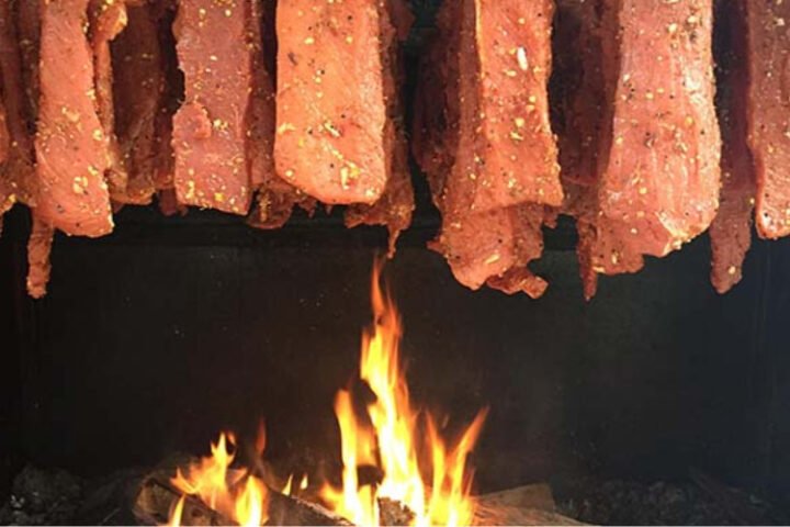 Thịt hun khói Tây Bắc đã chế biến và thái lát