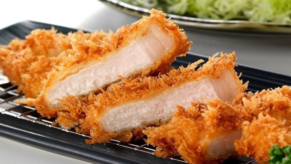 Thịt lợn chiên giòn thành phẩm vàng ươm hấp dẫn