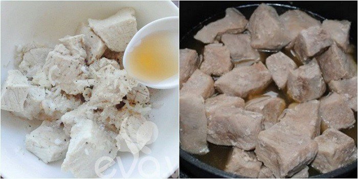 Thịt lợn đã thái miếng đang được ướp với gia vị trong tô