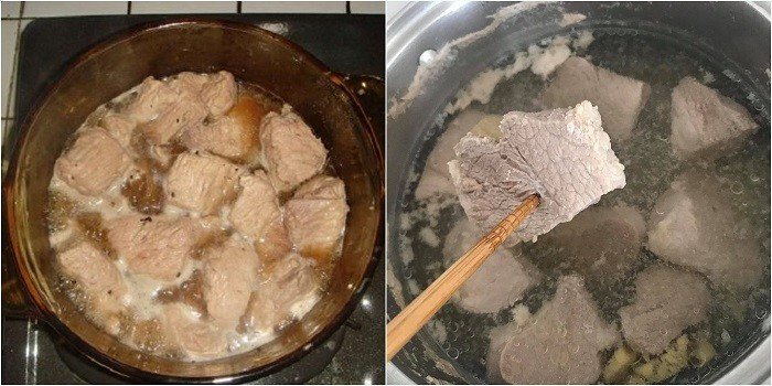 Thịt lợn thái miếng đang luộc sơ qua trong nồi để loại bỏ tạp chất