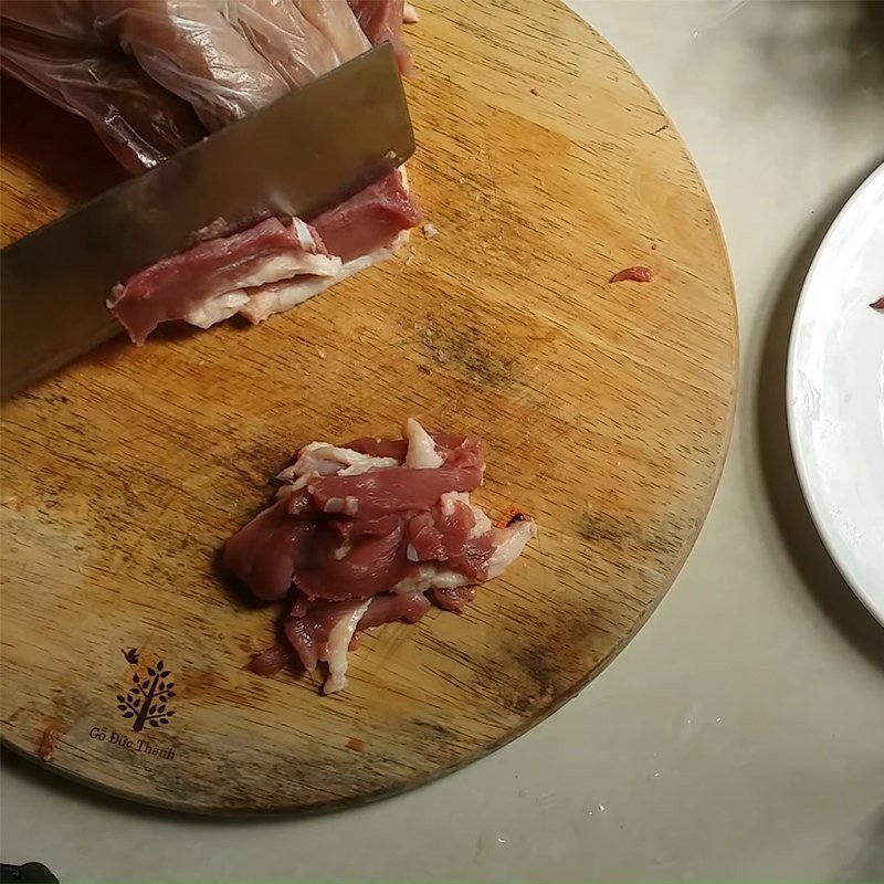Thịt ngan đã sơ chế sạch sẽ, sẵn sàng cho món xào lăn