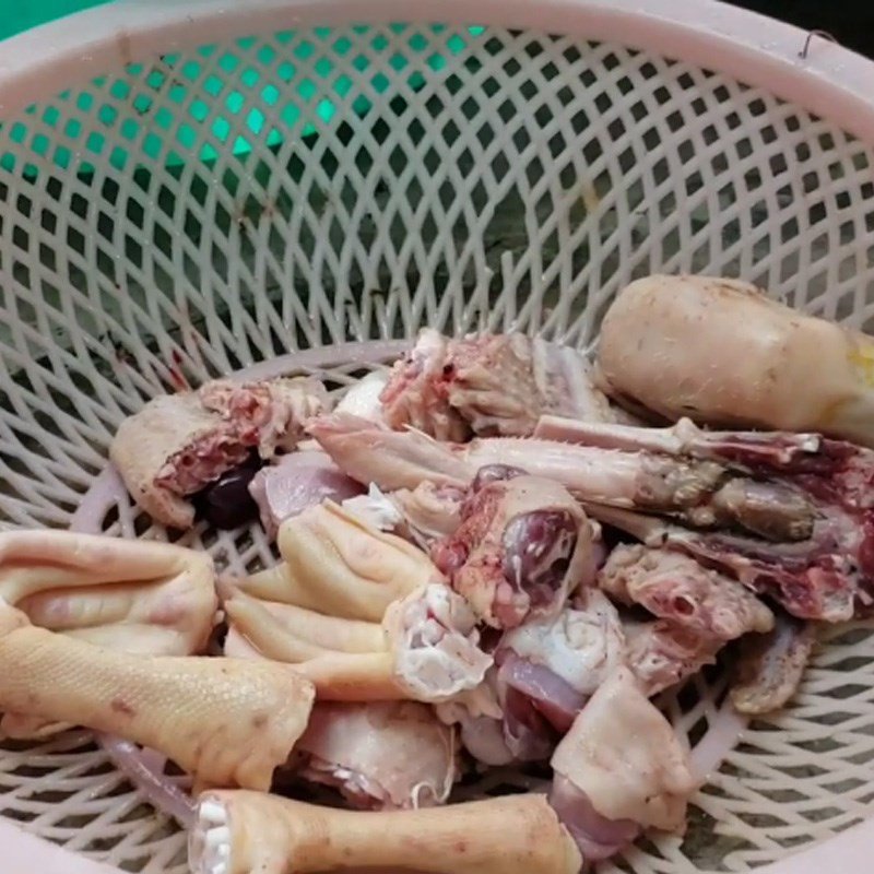 Thịt ngỗng đã được chặt miếng vừa ăn chuẩn bị sơ chế