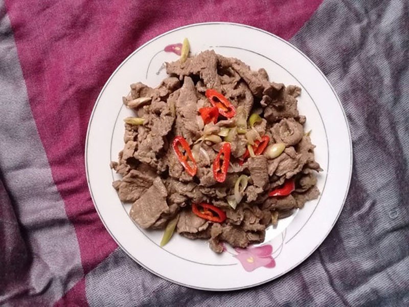 Thịt ngựa xào lăn với nước cốt dừa béo ngậy, một món ăn đậm đà hương vị miền Nam