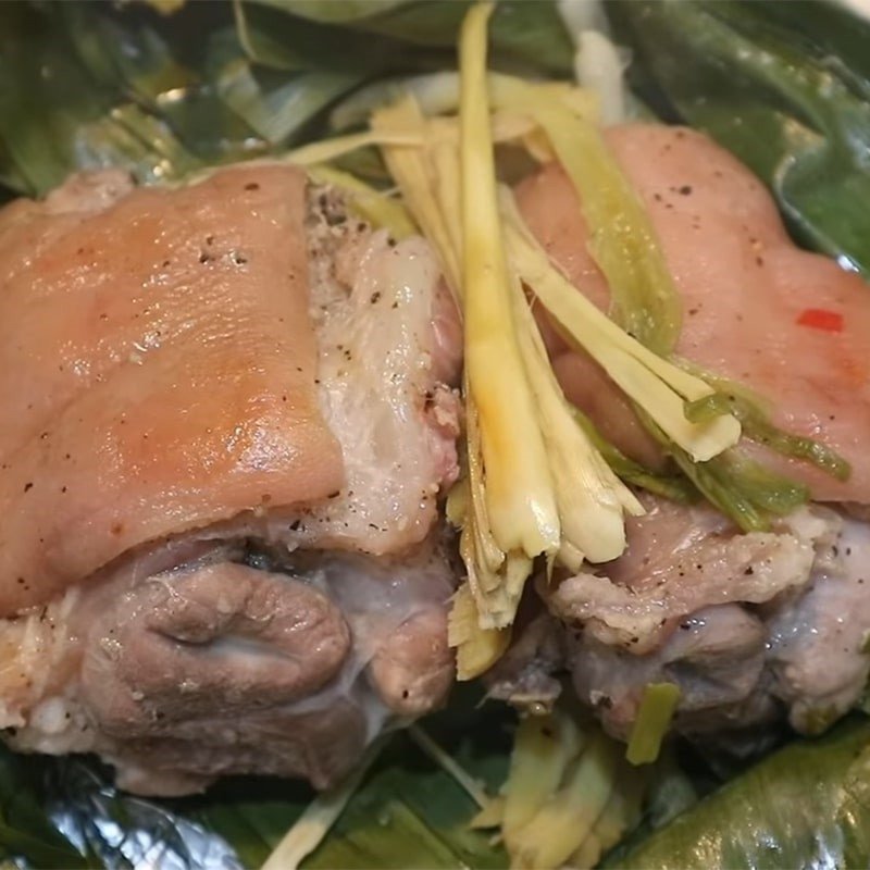 Thịt ủ muối thái lát sẵn sàng để thưởng thức