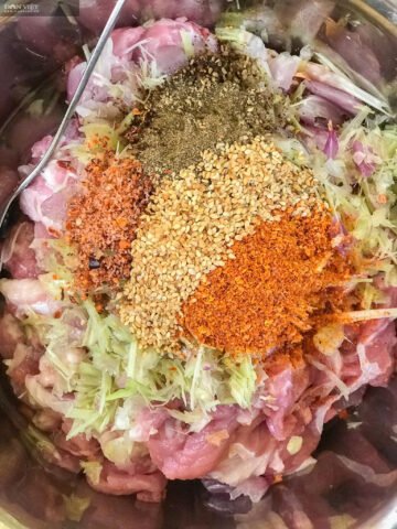 Thịt vai đầu giòn tươi ngon chuẩn bị ướp thịt nướng than hoa