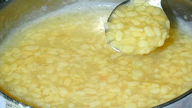 Thực hiện các bước nấu chè đỗ xanh sánh mịn tại nhà