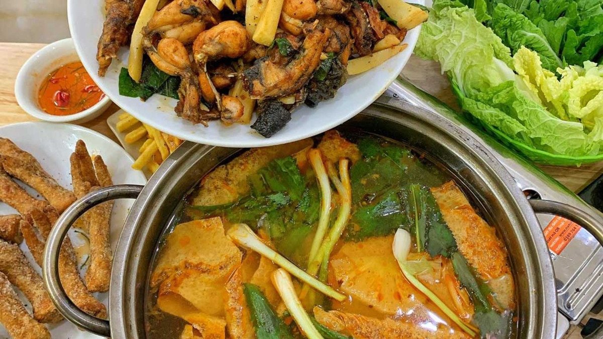 Thưởng thức lẩu ếch măng cay cùng gia đình là khoảnh khắc ấm cúng và đầy niềm vui