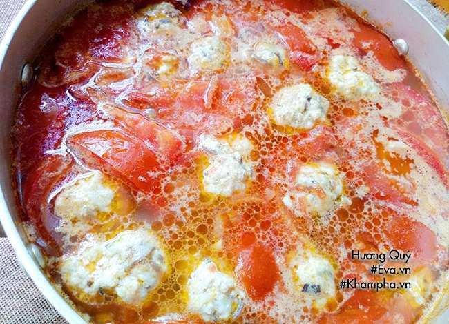 Thưởng thức món bún sườn mọc nóng hổi