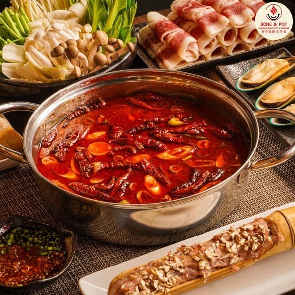 Thưởng thức món lẩu Tứ Xuyên đậm đà