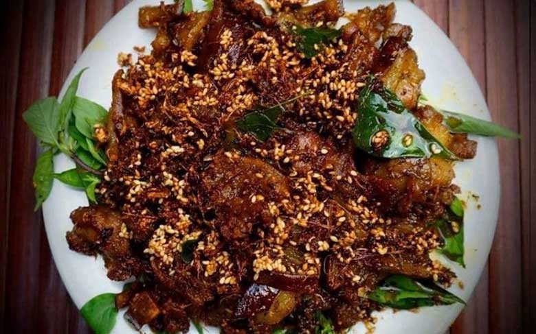 Thưởng thức món thịt chó nướng miền Bắc với nước chấm chuẩn vị