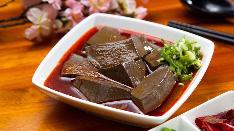 Tiết gà luộc là món ăn ít calo lý tưởng cho thực đơn kiểm soát cân nặng