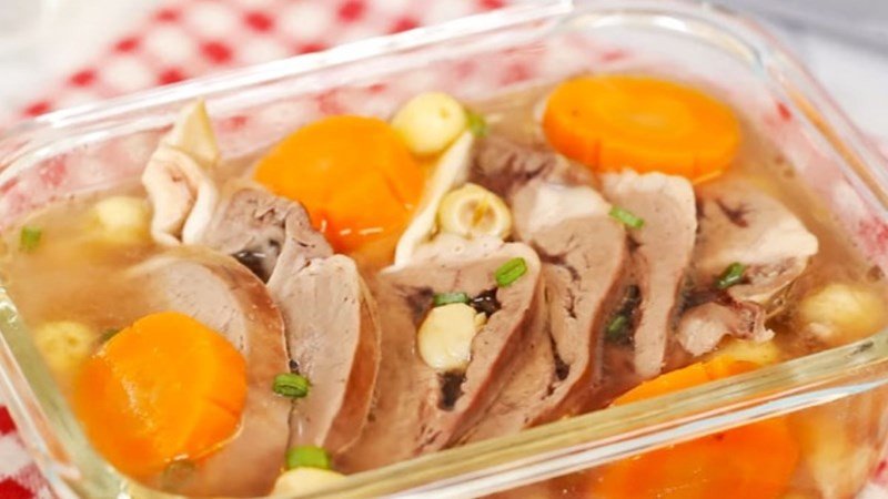 Tim lợn hầm hạt sen đơn giản, thơm ngon