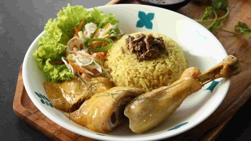 Tính toán lượng calo cẩn thận để kiểm soát cân nặng khi thưởng thức một phần cơm gà