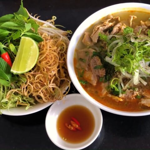 Tô bún bò tái thơm ngon chuẩn vị, hấp dẫn