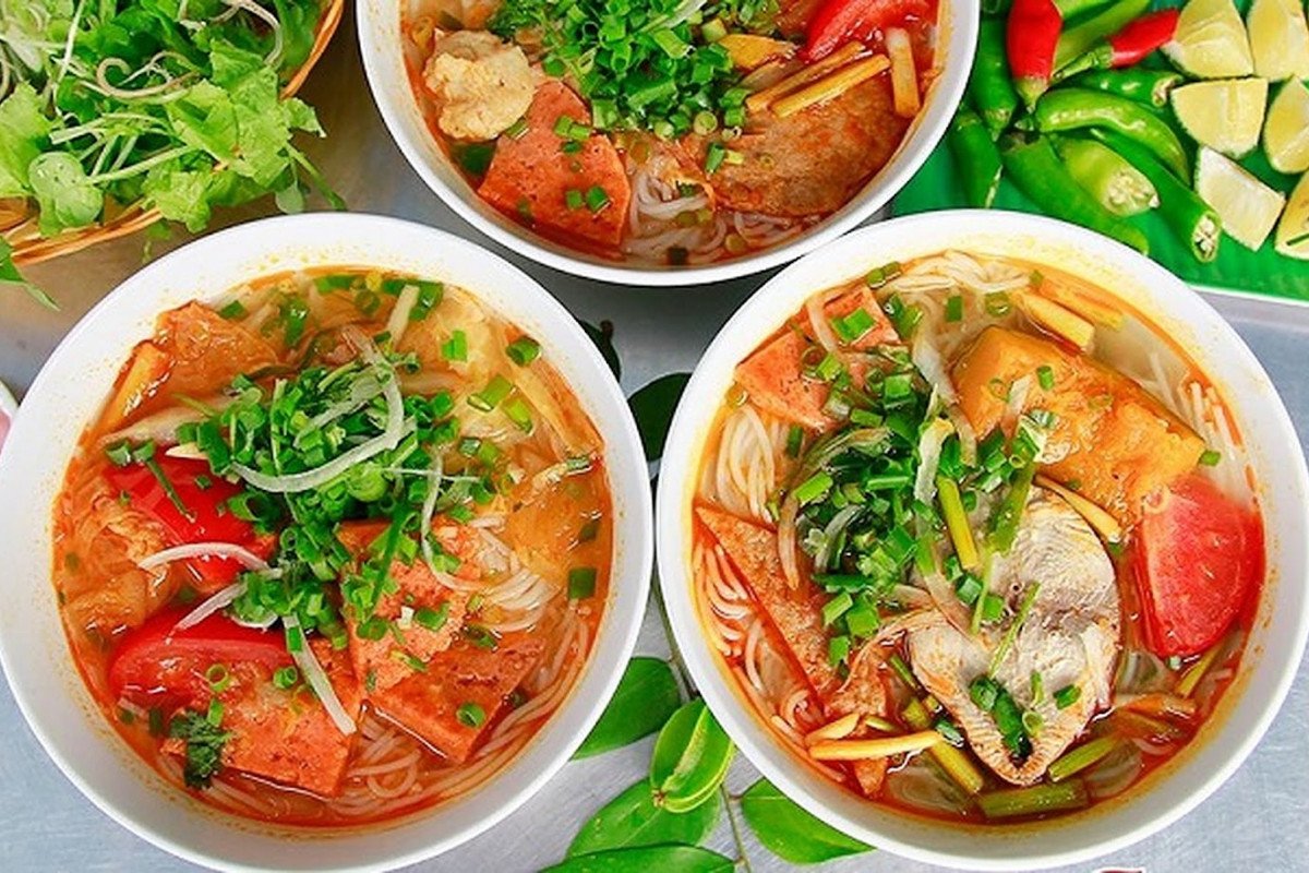 Tô bún chả cá xương heo hoàn chỉnh