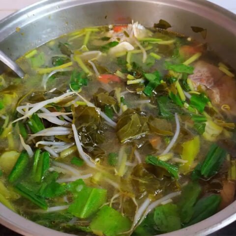 Tô canh chua lá giang cá basa thơm ngon, chuẩn vị