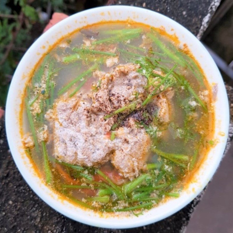 Tô canh cua với cà chua thành phẩm, nóng hổi và hấp dẫn