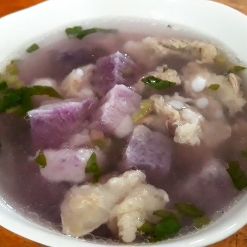 Tô canh khoai mỡ sườn heo đã hoàn thành, thơm ngon