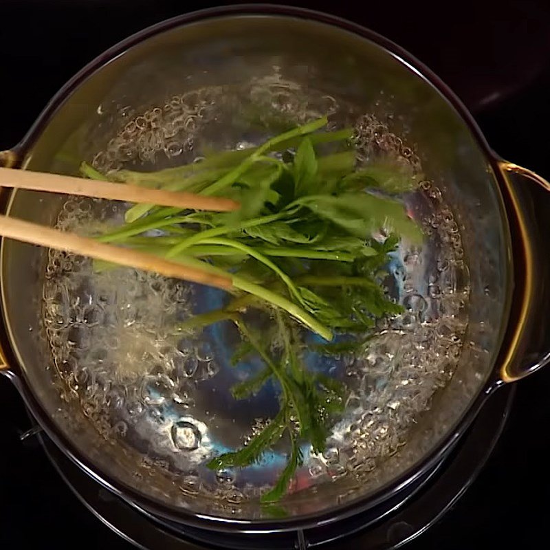 Tô canh riêu cua miền Bắc đã hoàn thành, sẵn sàng thưởng thức