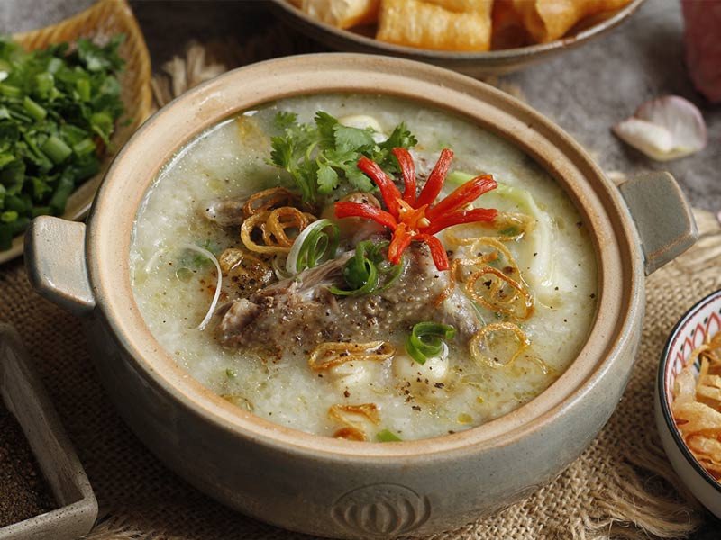 Tô cháo chim bồ câu nóng hổi bổ dưỡng cho người ốm mau hồi phục
