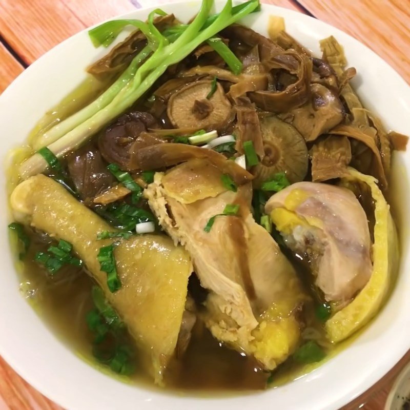 Tô miến măng gà hoàn chỉnh với hương vị đậm đà