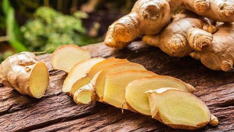 Trà gừng ấm nóng, giải pháp hiệu quả để thanh nhiệt và giảm ho, đau họng sau khi ăn hạt dưa