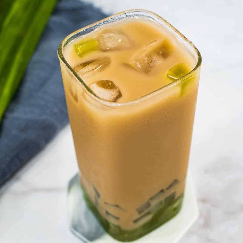 Trà sữa Thái lá dứa với màu xanh và hương thơm tự nhiên
