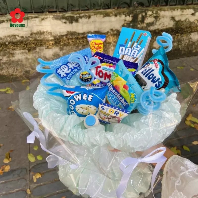 Trang trí thêm phụ kiện để giỏ quà thêm đẹp mắt