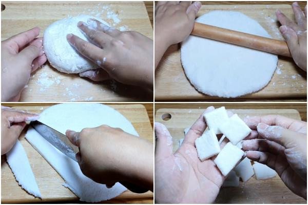 Trộn bột gạo và bột năng với nước để chuẩn bị làm bánh bột chiên