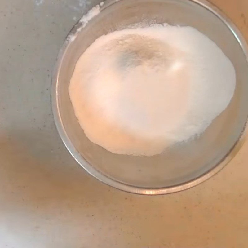 Trộn hỗn hợp bột khô cho bánh bao