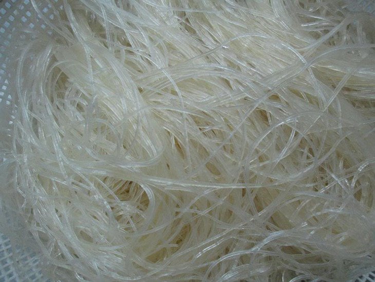 Trộn miến với dầu hoặc lòng trắng trứng