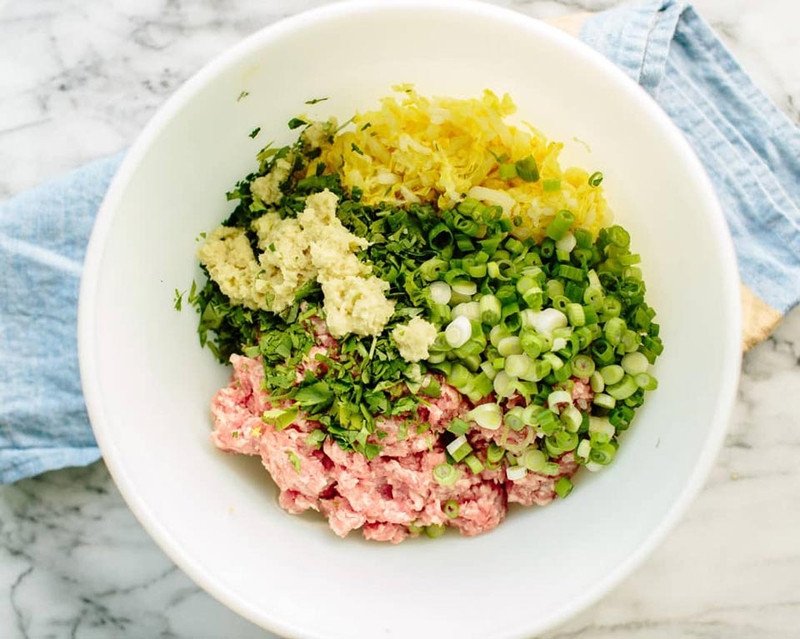 Trộn nhân há cảo nhân thịt heo