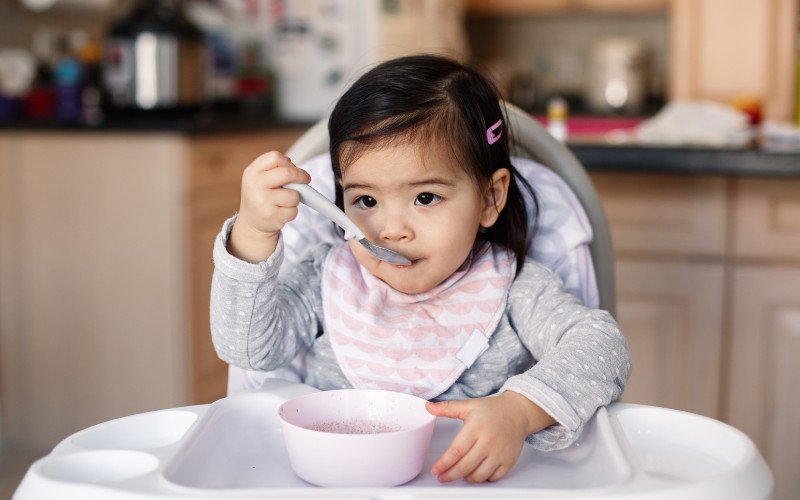 Tỷ lệ gạo và nước đúng chuẩn để nấu cháo rây cho bé 6 tháng