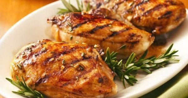 Ức gà áp chảo vàng ruộm, đậm đà