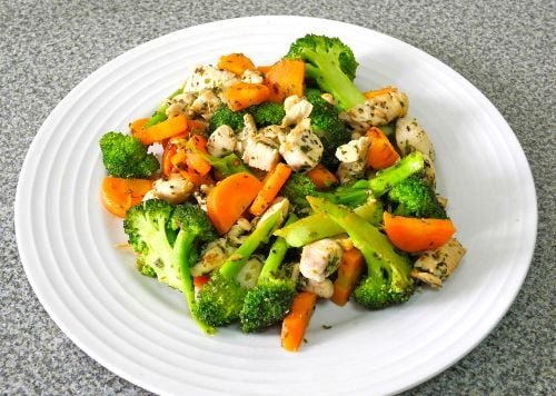 Ức gà xào bông cải xanh thanh mát, bổ dưỡng