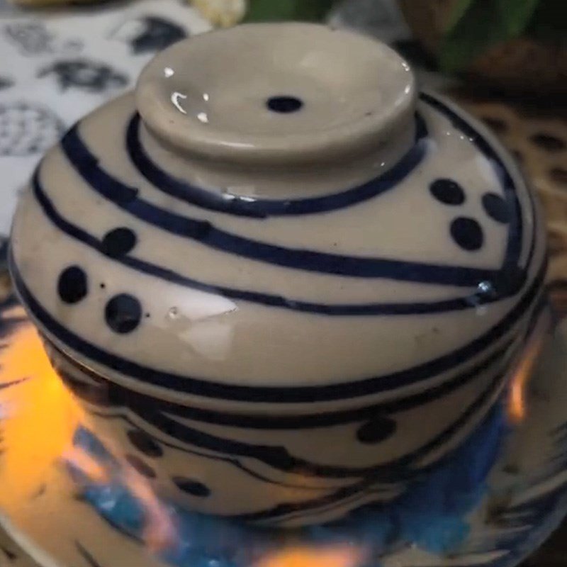 Um hột vịt lộn với bầu và thảo mộc theo kiểu TikTok