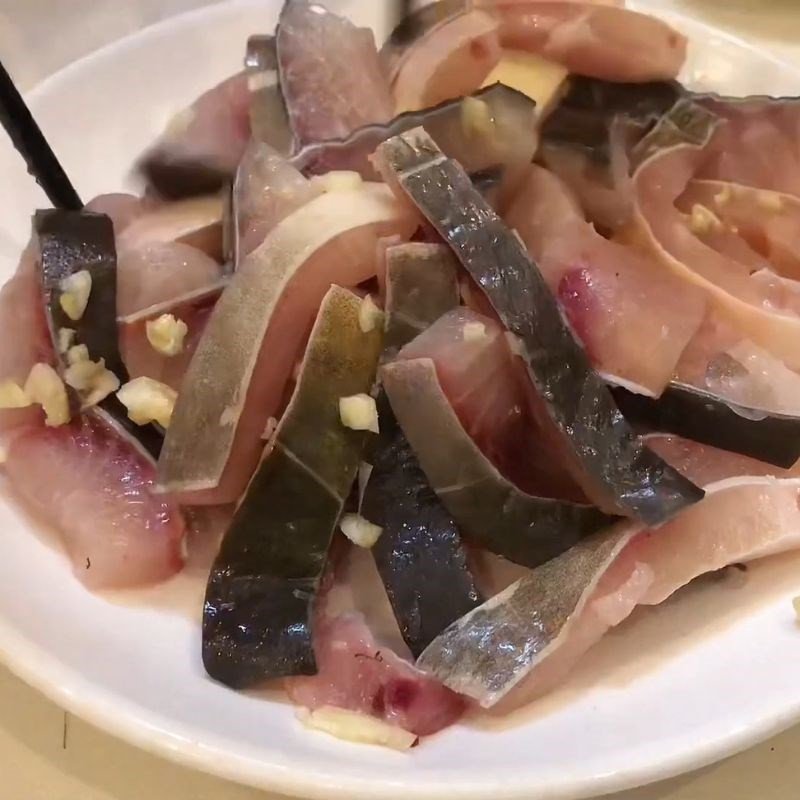 Ướp cá chép giòn với gia vị