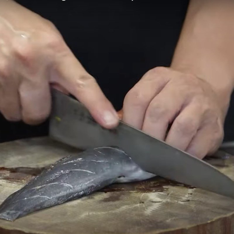 Ướp cá trê với riềng, mẻ và các gia vị